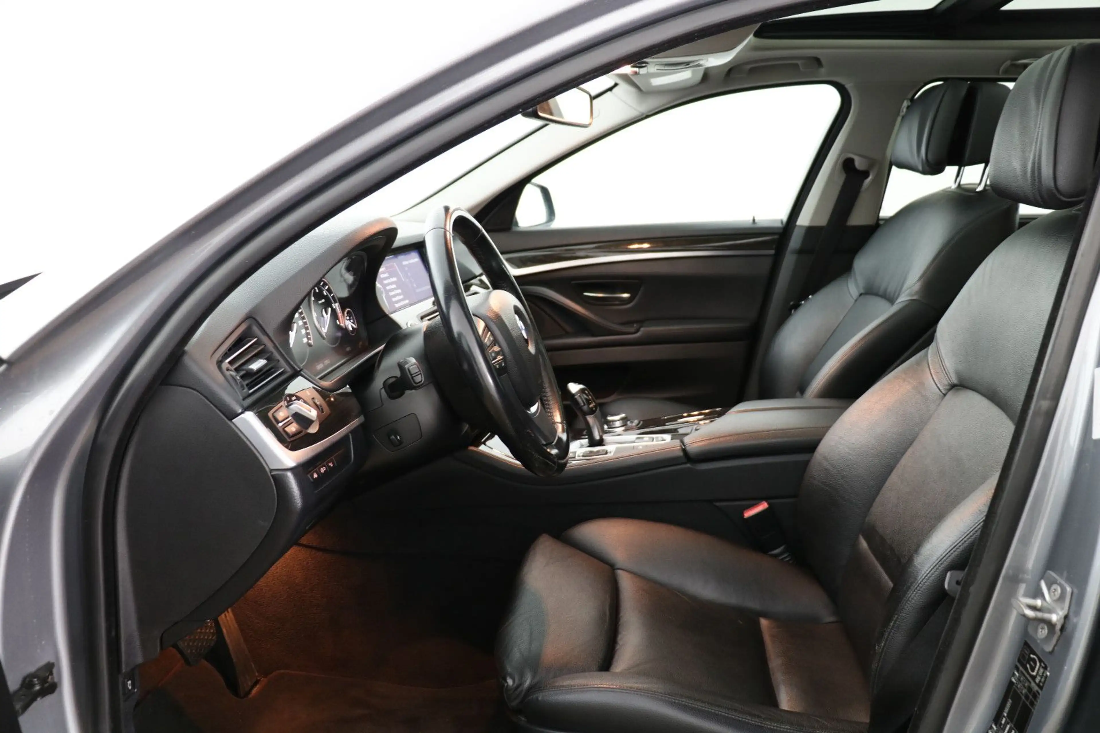 BMW 525 xDrive*TÜV 01/2027*Pano*Xenon*Leder* — photo 14