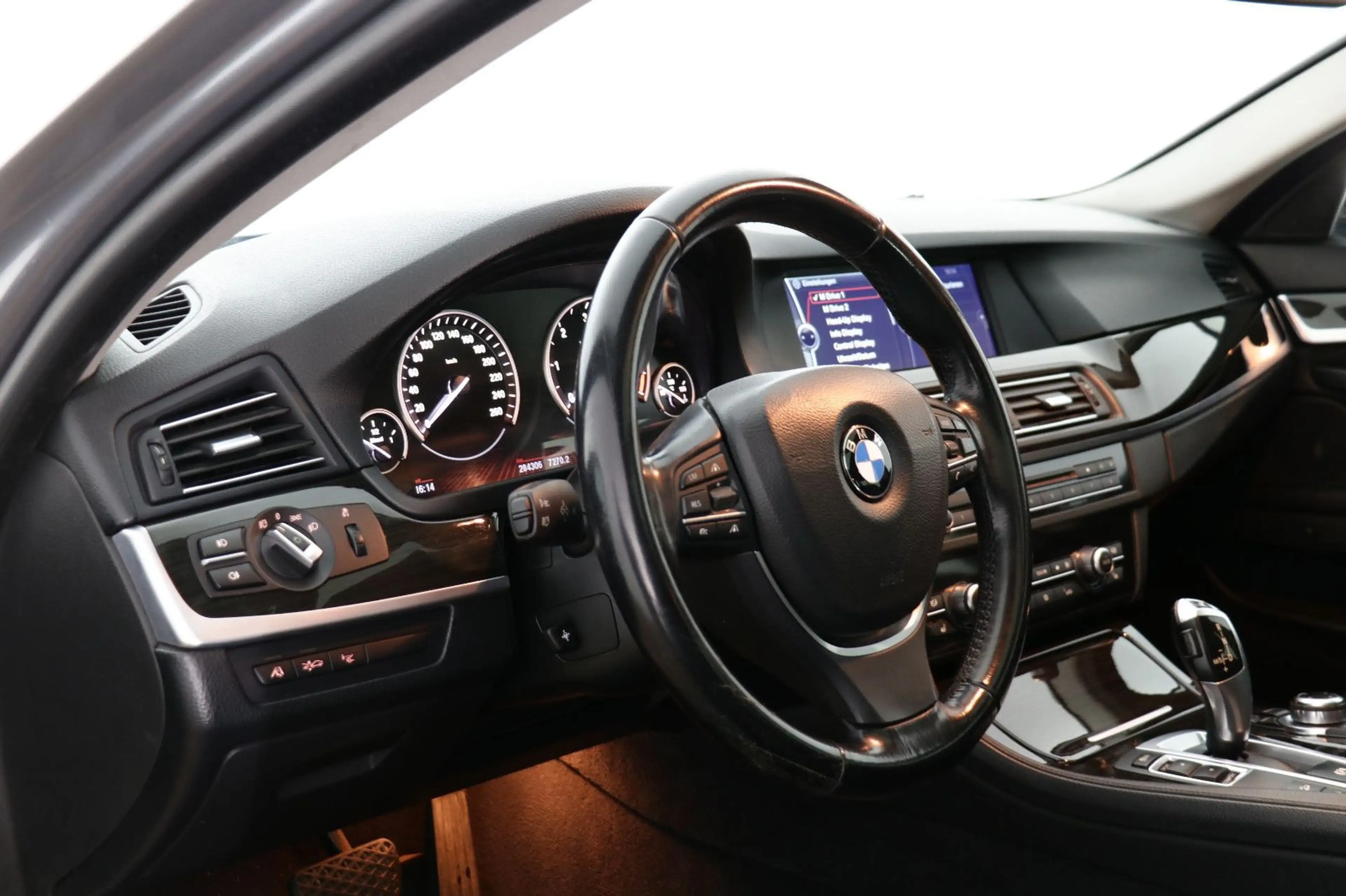 BMW 525 xDrive*TÜV 01/2027*Pano*Xenon*Leder* — photo 9