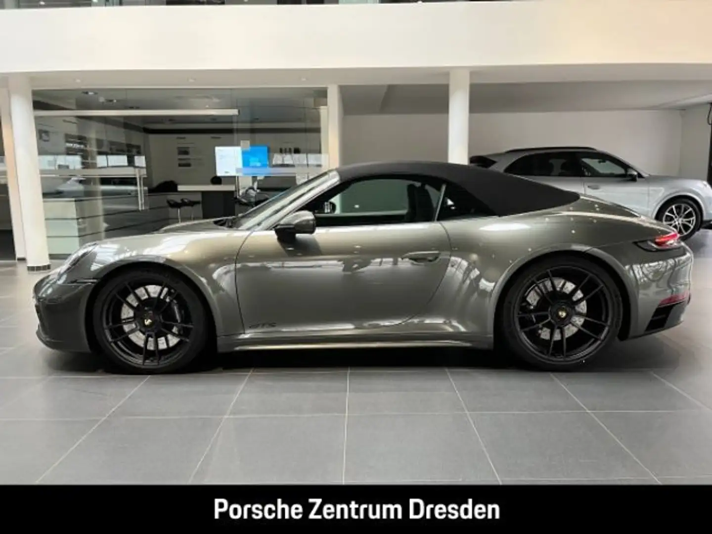 Porsche 992 (911) Carrera 4 GTS Cabriolet*Burmester*Lift Grün - 2