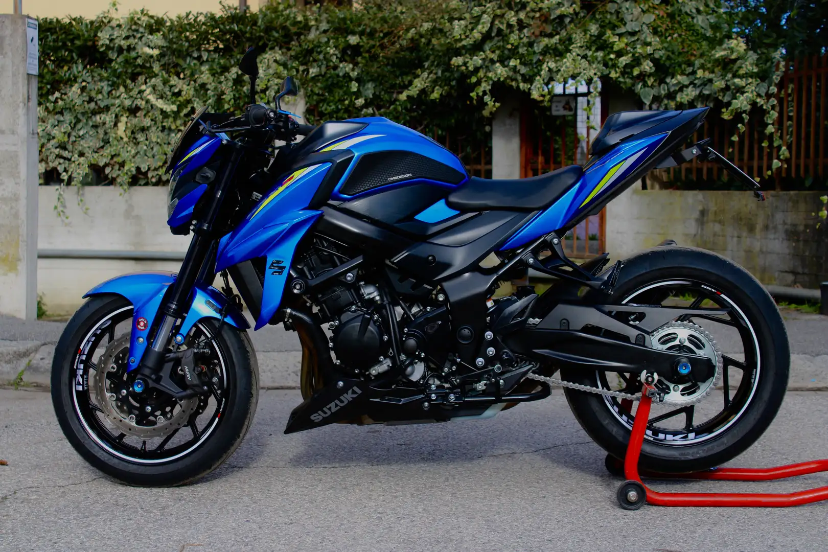 Suzuki GSX-S 750 Yugen Carbon ABS depotenziata A2 Azul - 2
