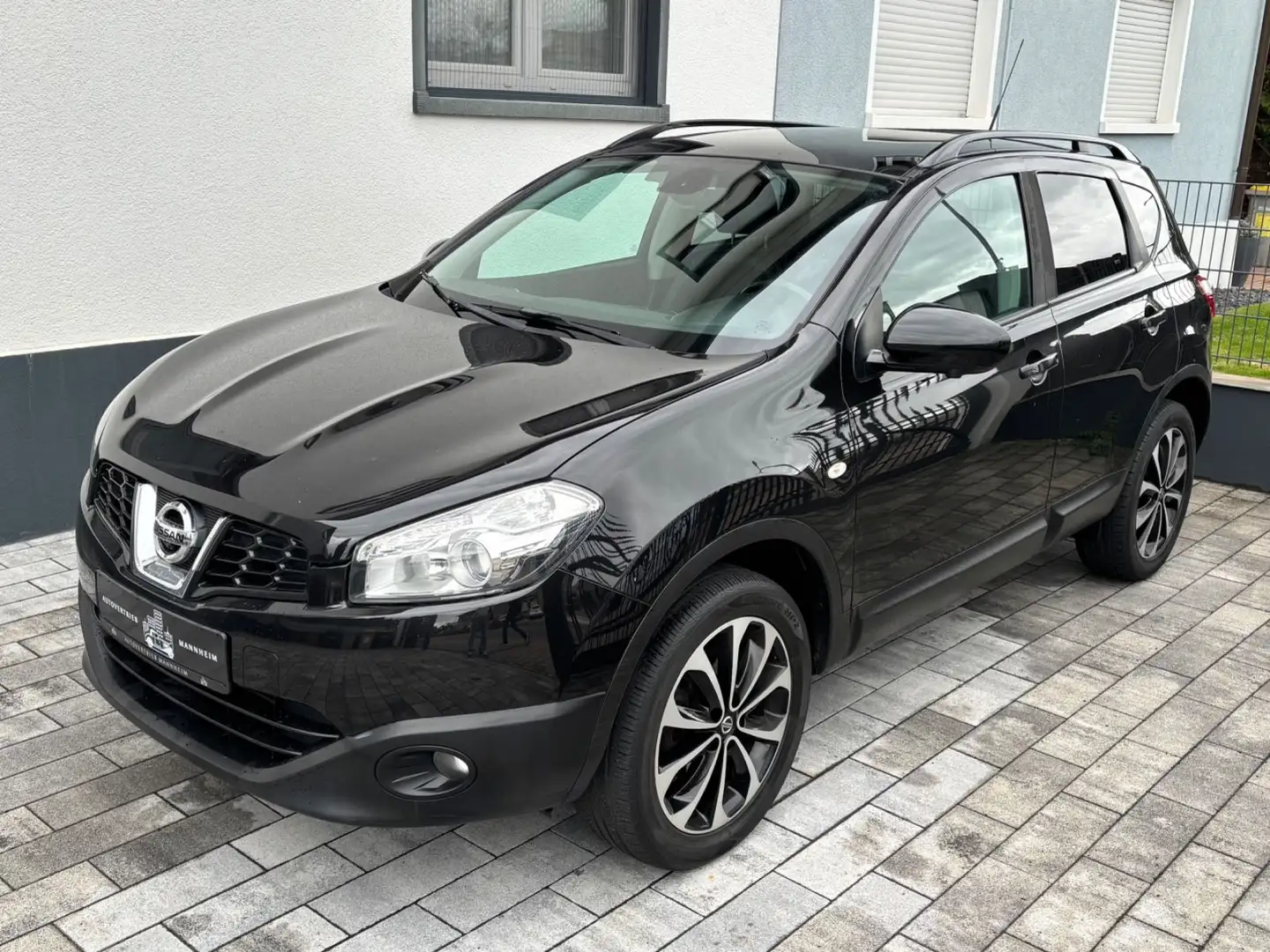 Nissan Qashqai 360 KAMERA/PANORAMA/NAVI/MFL Schwarz - 1