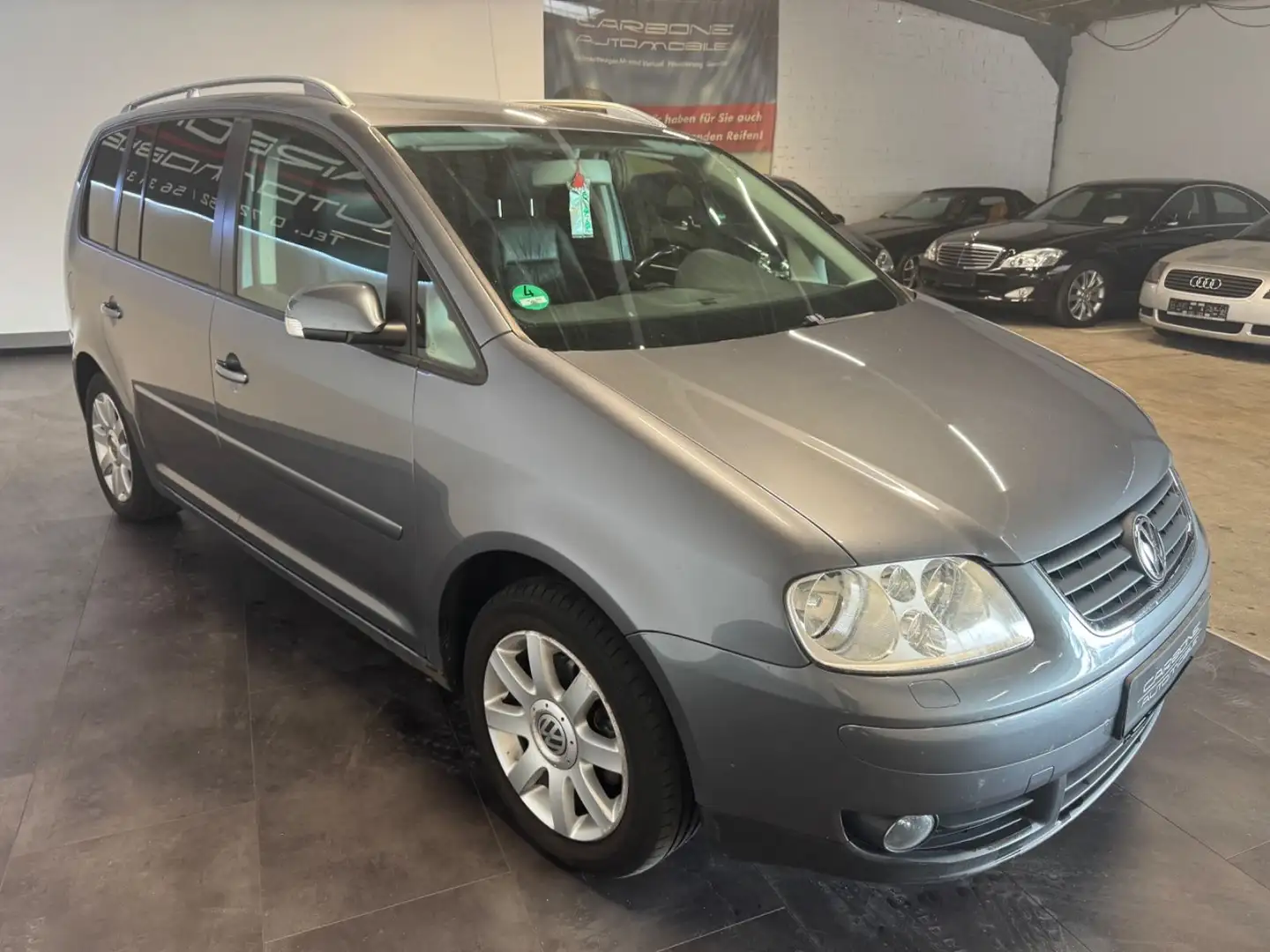 Volkswagen Touran Highline**Leder+Glasdach** Grau - 2