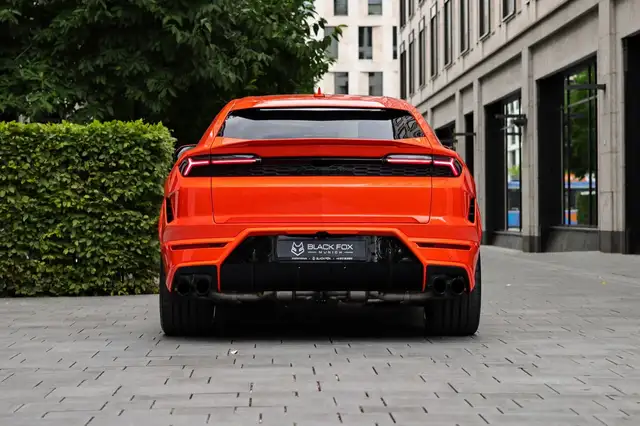 Lamborghini Urus view 4