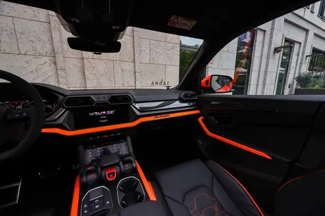 Lamborghini Urus view 15