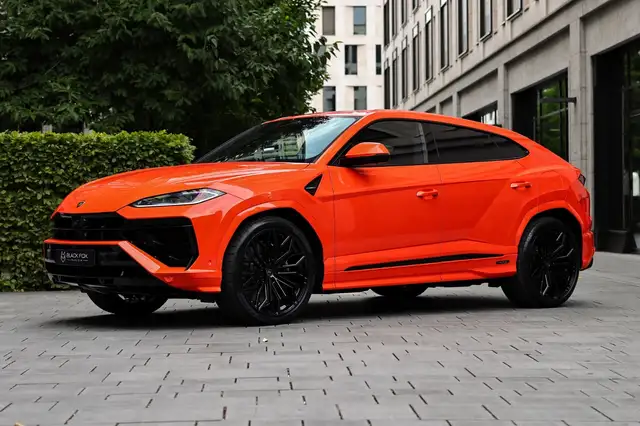 Lamborghini Urus main image