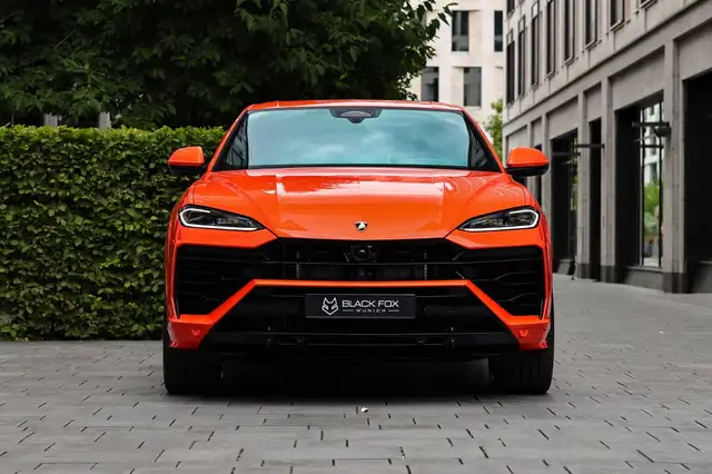 Lamborghini Urus view 8