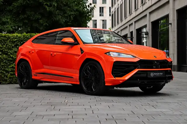 Lamborghini Urus view 7