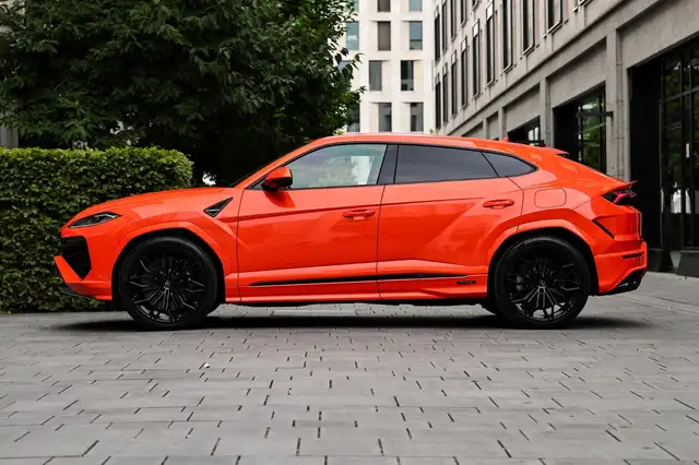Lamborghini Urus view 2