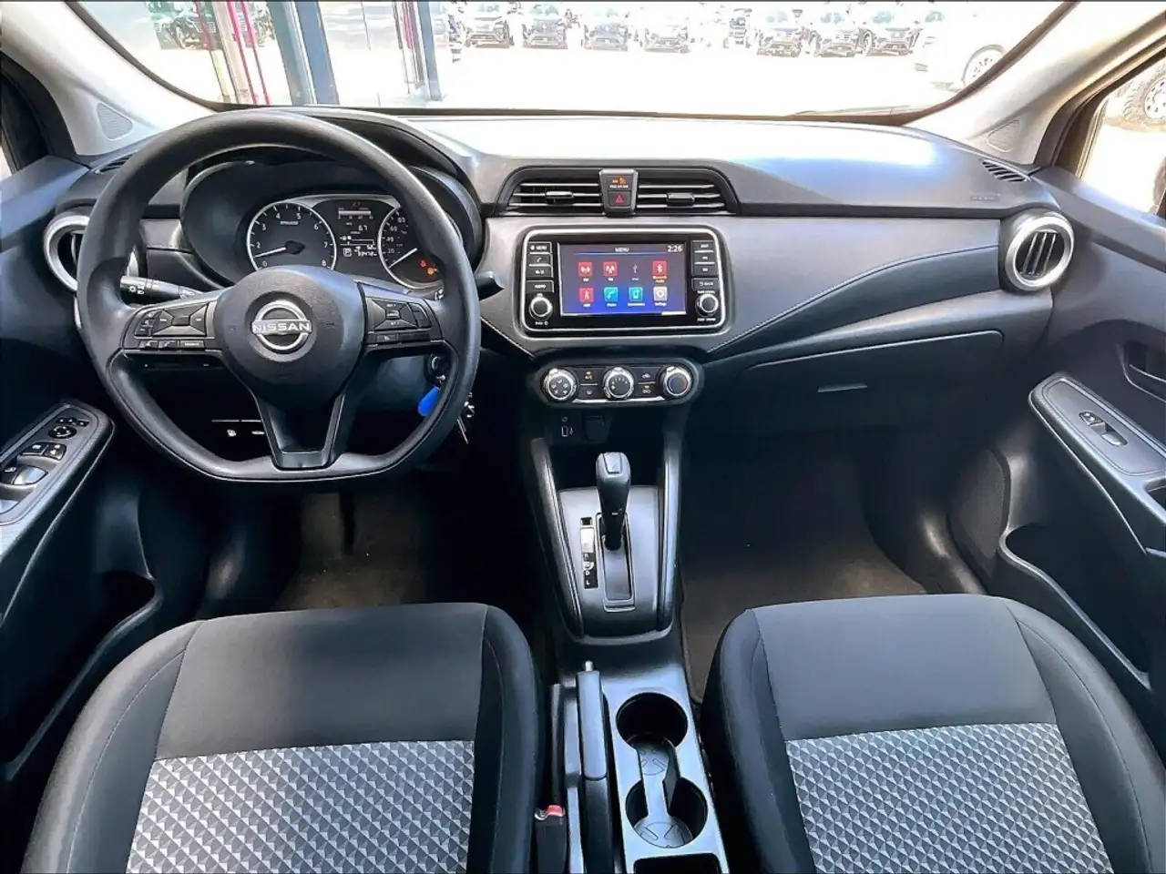 Nissan Versa fotografie Nissan Versa