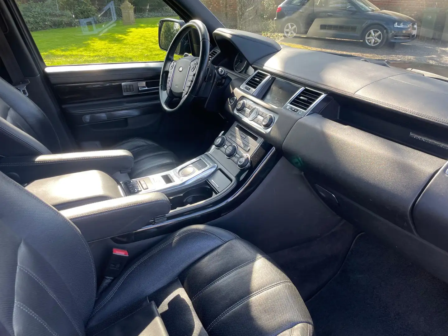 Land Rover Range Rover Sport 3.0 TdV6 Autobiography Zwart - 2