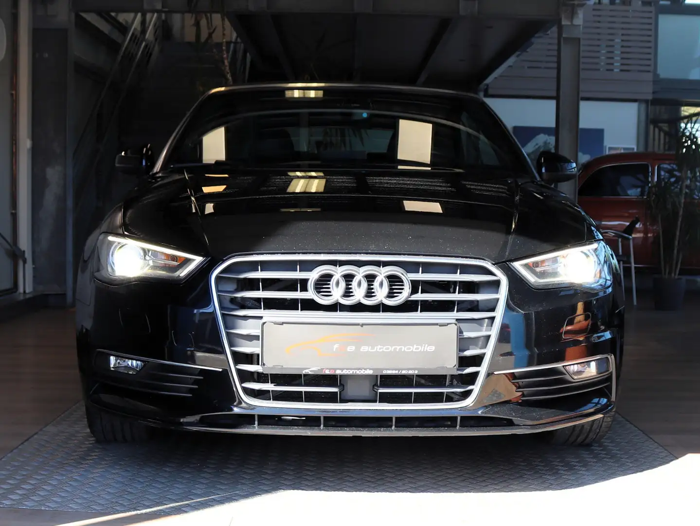 Audi A3 Cabriolet 2,0 TDI Ambiente Schwarz - 2