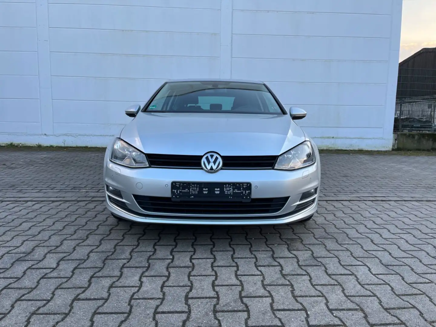 Volkswagen Golf VII Lim. Lounge BMT/ PDC/Sitzheizung/1 Hand Silber - 2