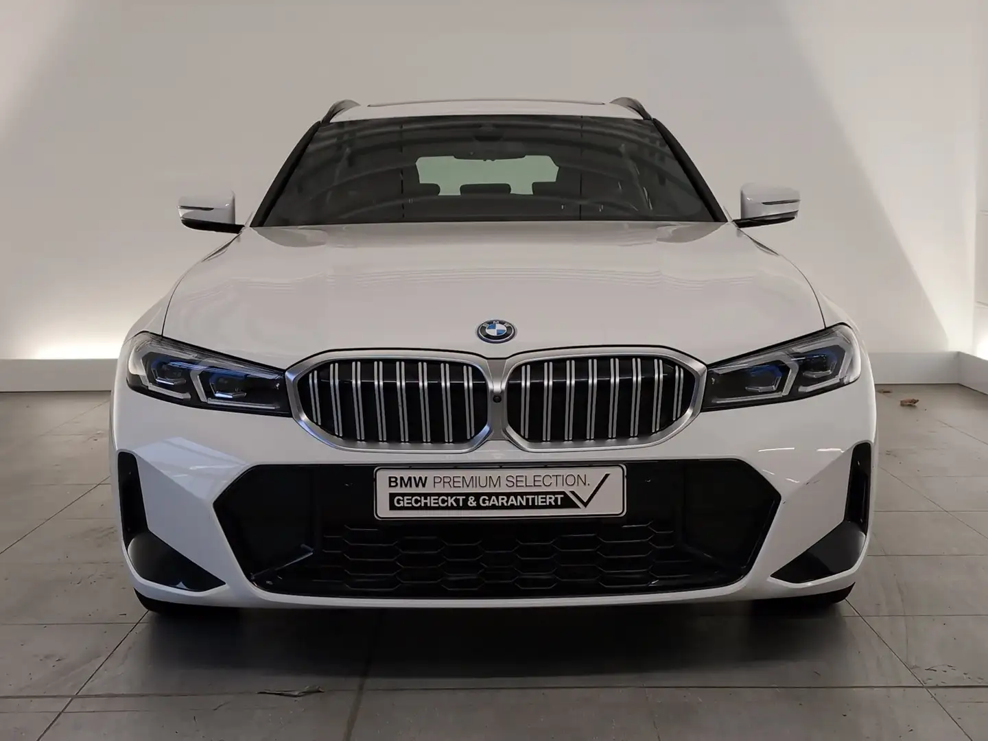 BMW 330 e xDrive Touring M Sportpaket HiFi/Pano/AHK HiFi/P Weiß - 2