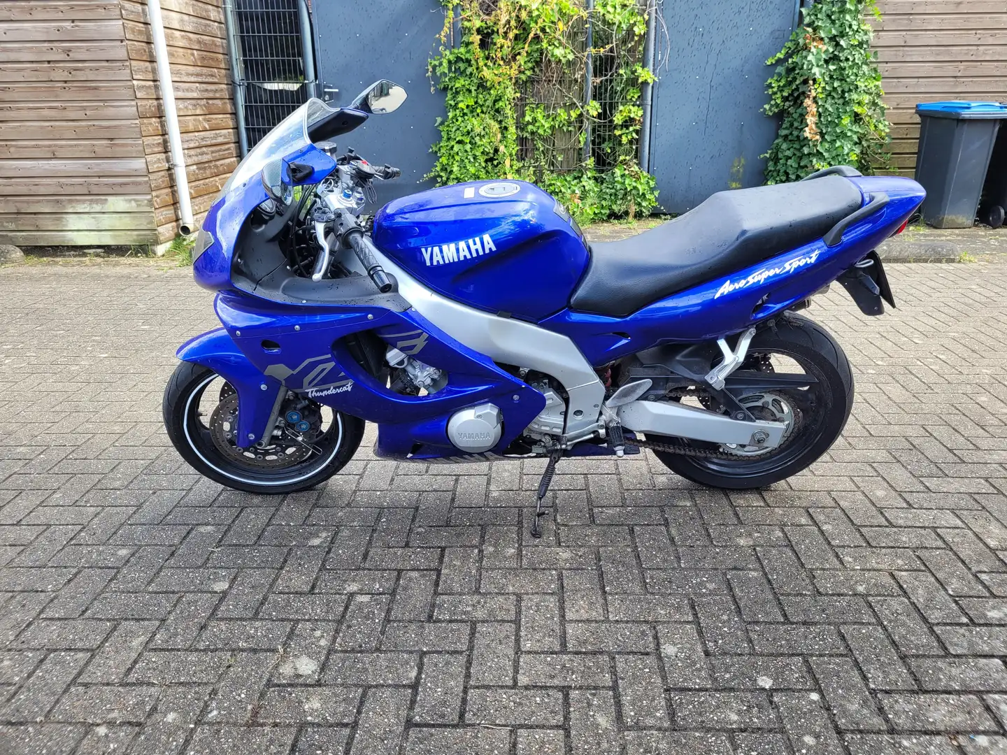 Yamaha YZF 600 Blue - 2