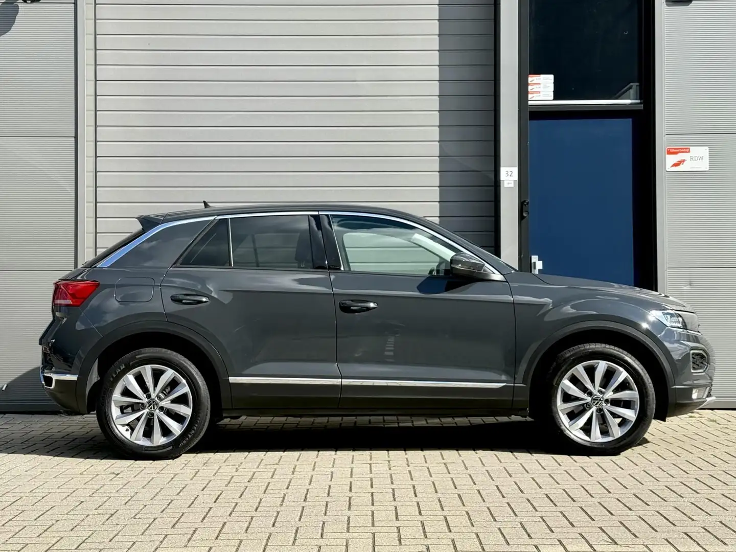 Volkswagen T-Roc 1.5 TSI Highline DSG|Led|Dodehoek|Lane|ACC Grijs - 2