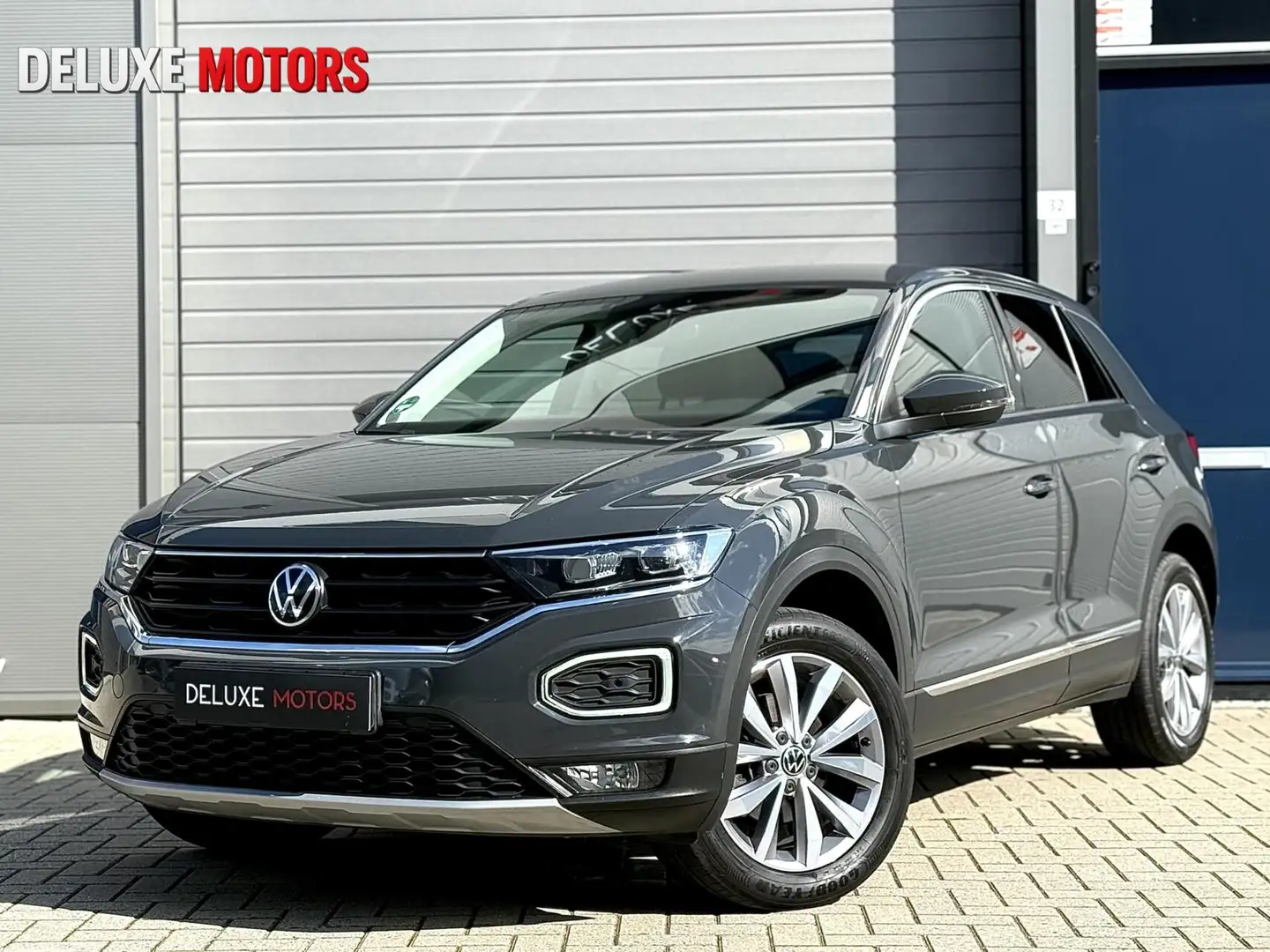Volkswagen T-Roc 1.5 TSI Highline DSG|Led|Dodehoek|Lane|ACC Grijs - 1