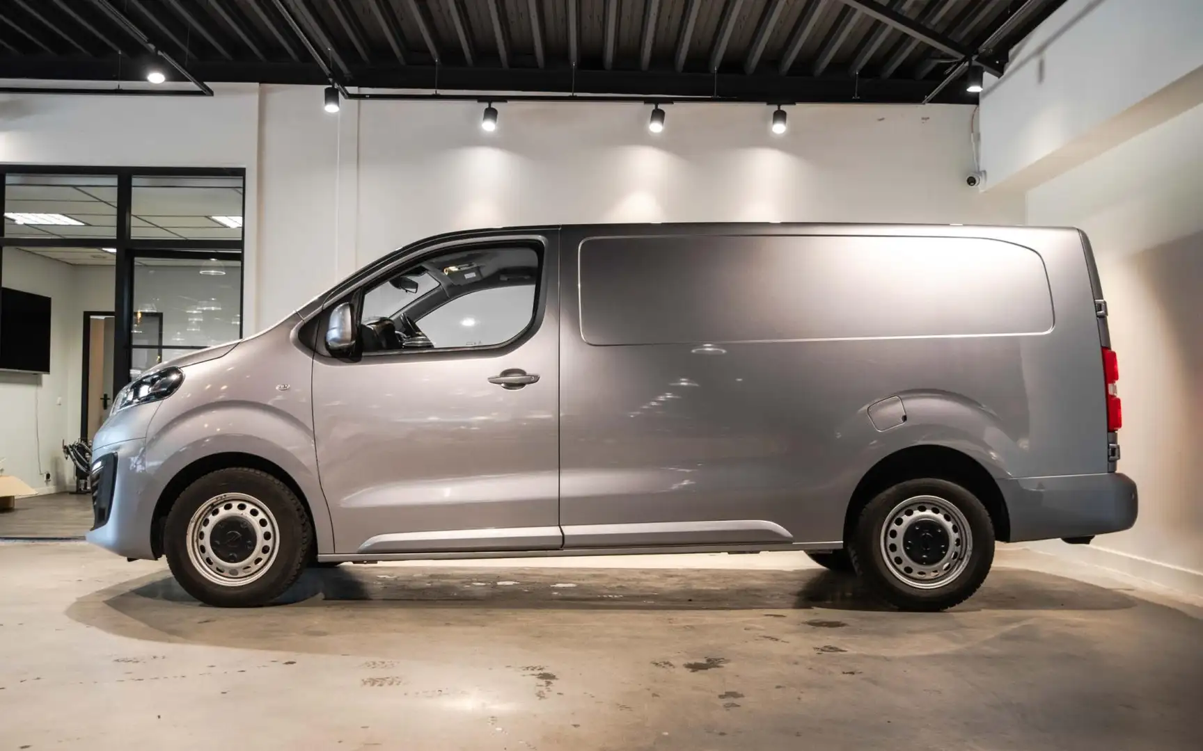 Opel Vivaro Opel Vivaro 2.0 CDTI L3H1 Edition Grijs - 2