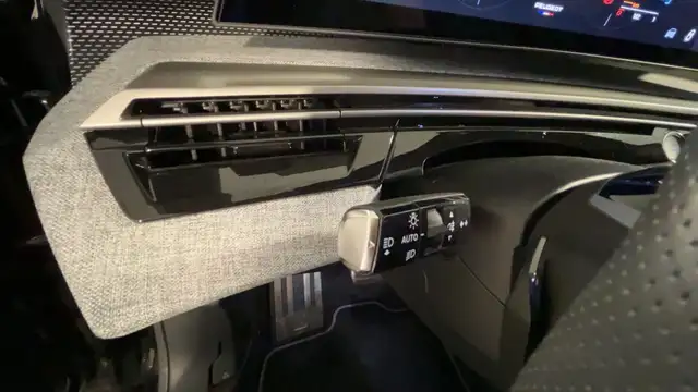 Peugeot 3008 view 13