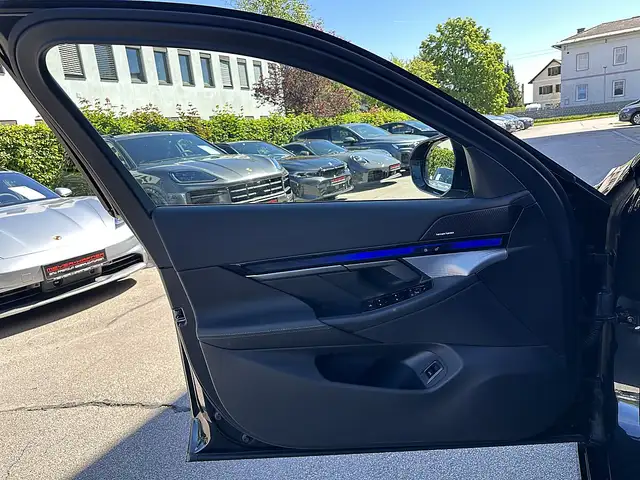 BMW 520 i Touring M-Sportpaket PRO Aut. / Iconic Glow /... Ansicht 28