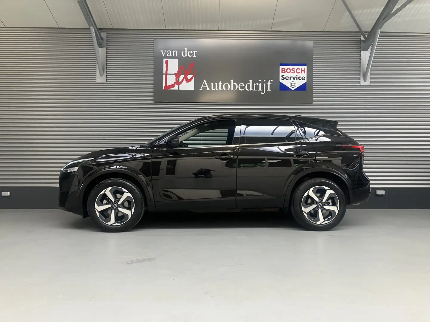 Nissan Qashqai 1.3 MHEV XTRON/360 CAM/HEAD-UP/STOEL VERW/BLIS/ENZ Zwart - 2