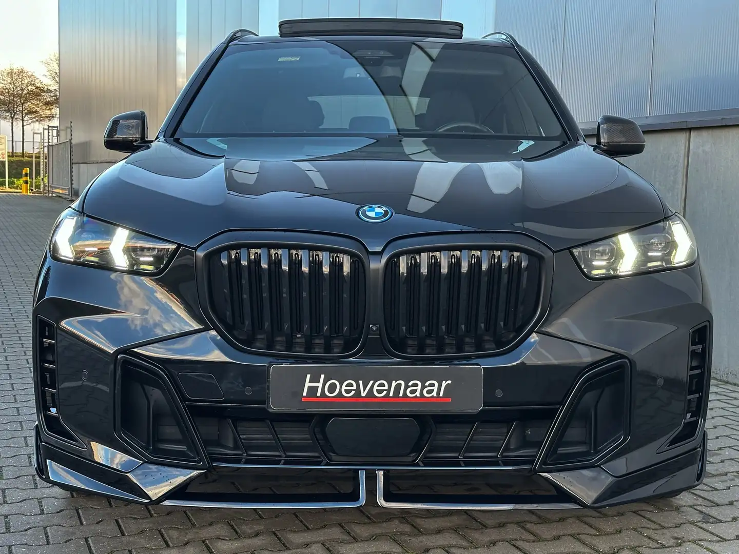 BMW X5 XDrive50e 490Pk M-sport Black Carbon Hk Pano 22Inc Zwart - 2