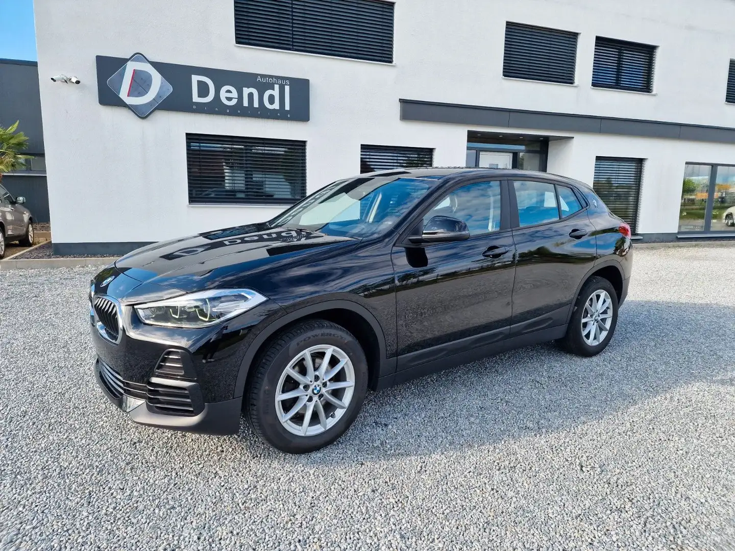 BMW X2 sDrive18d Advantage,Navi.,Sport-Lederlenkrad Schwarz - 2