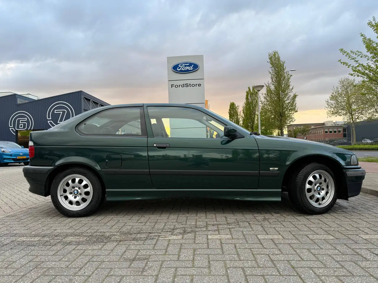 BMW 316i Compact, foto 2
