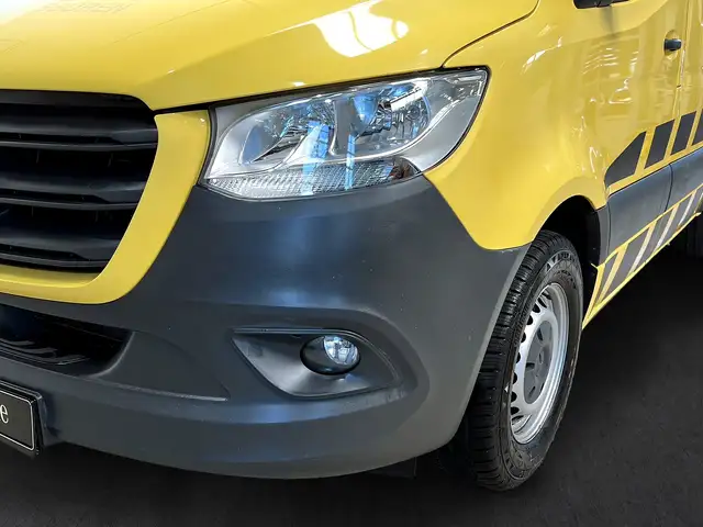 Mercedes-Benz Sprinter view 3