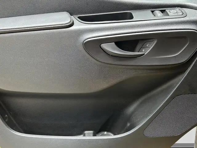 Mercedes-Benz Sprinter view 13