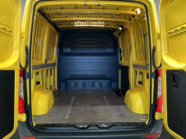 Mercedes-Benz Sprinter view 8