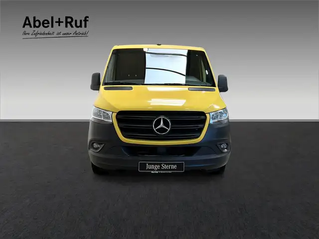 Mercedes-Benz Sprinter view 2
