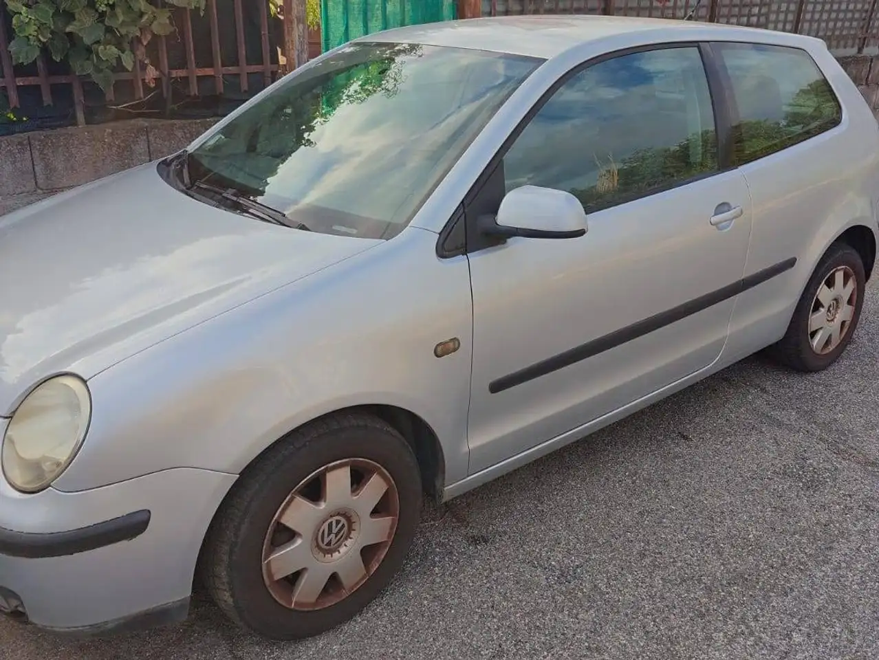Volkswagen Polo Polo IV 2001 3p 1.4 tdi Comfortline — photo 1 of 9