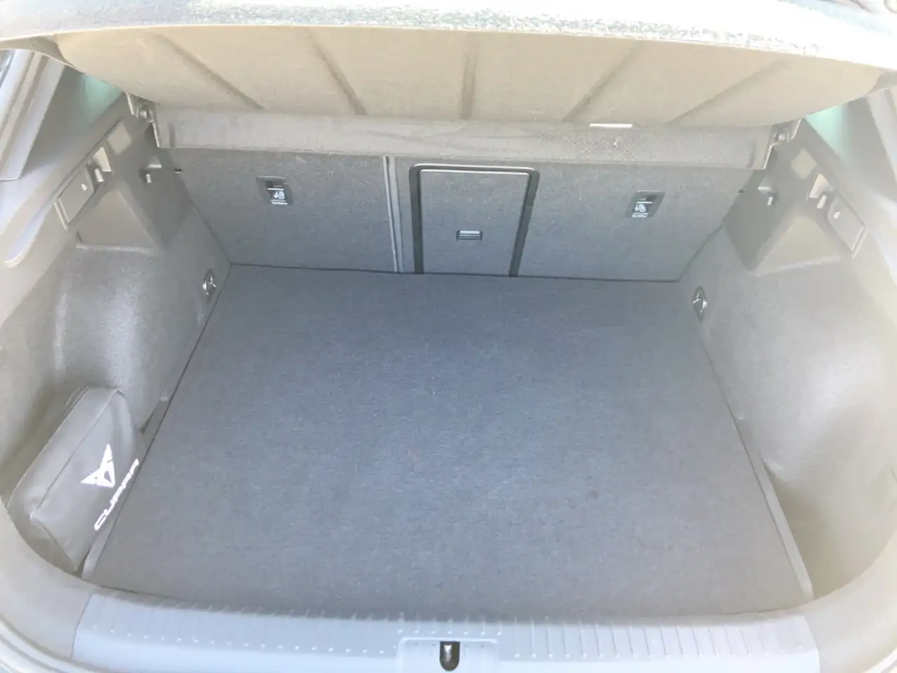 Cupra Formentor VZ 1.4 E-HYBRID ACC LEDER SITZHZ LENKRADHZ MEMORYS, миниатюра 13