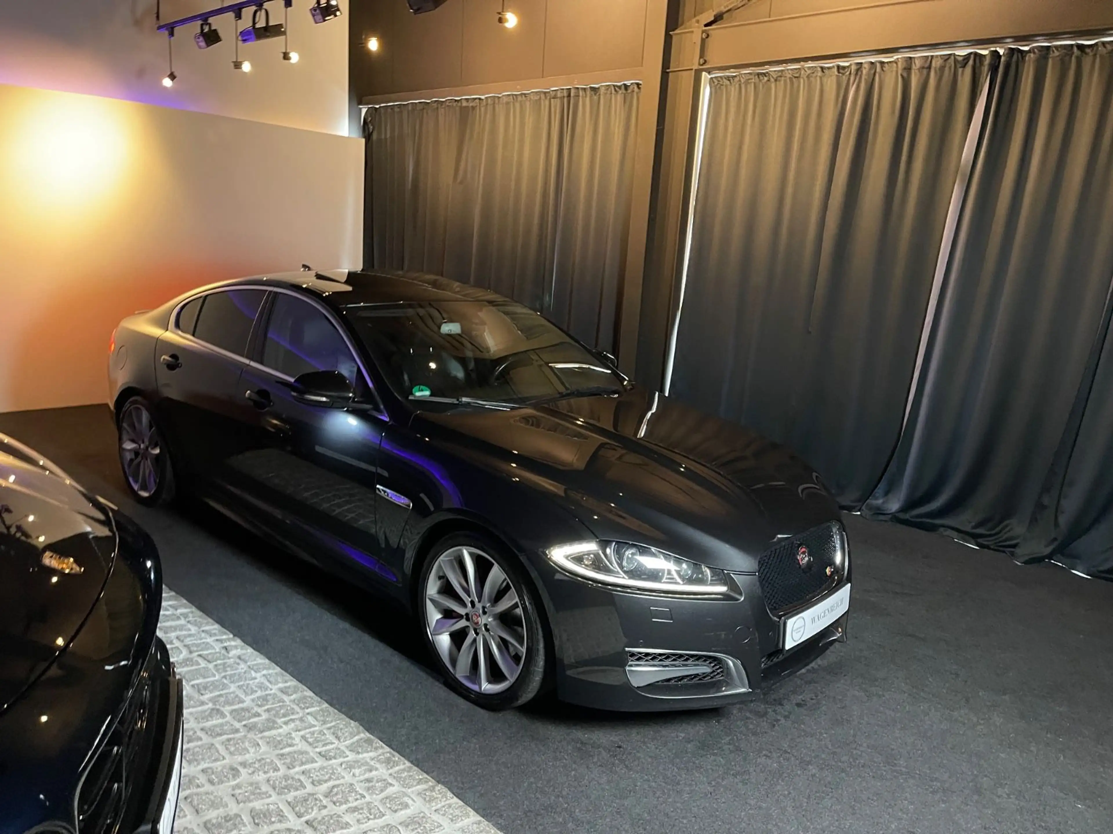 Jaguar XF 3.0 L V6 Diesel S — photo 11