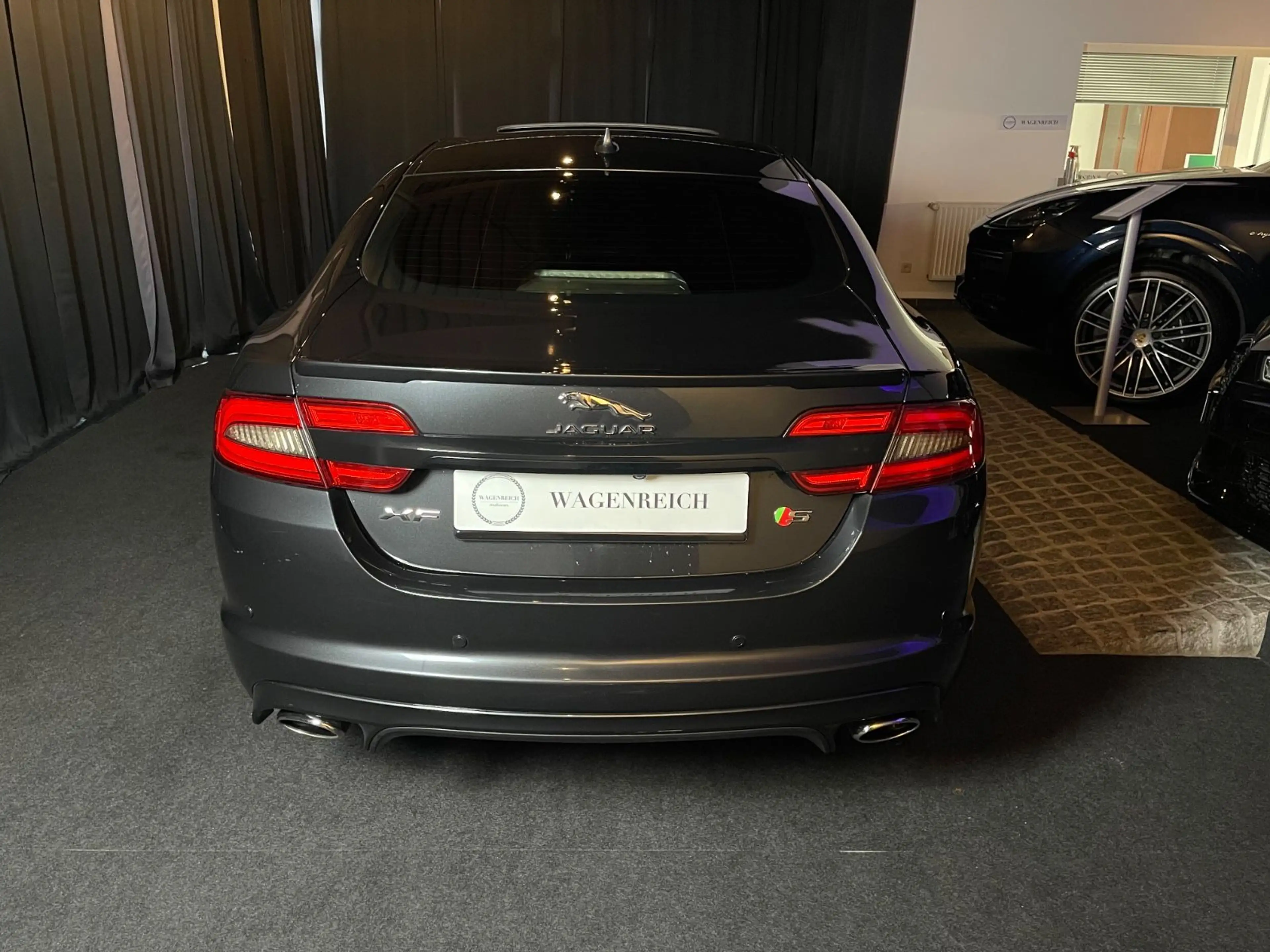 Jaguar XF 3.0 L V6 Diesel S — photo 15