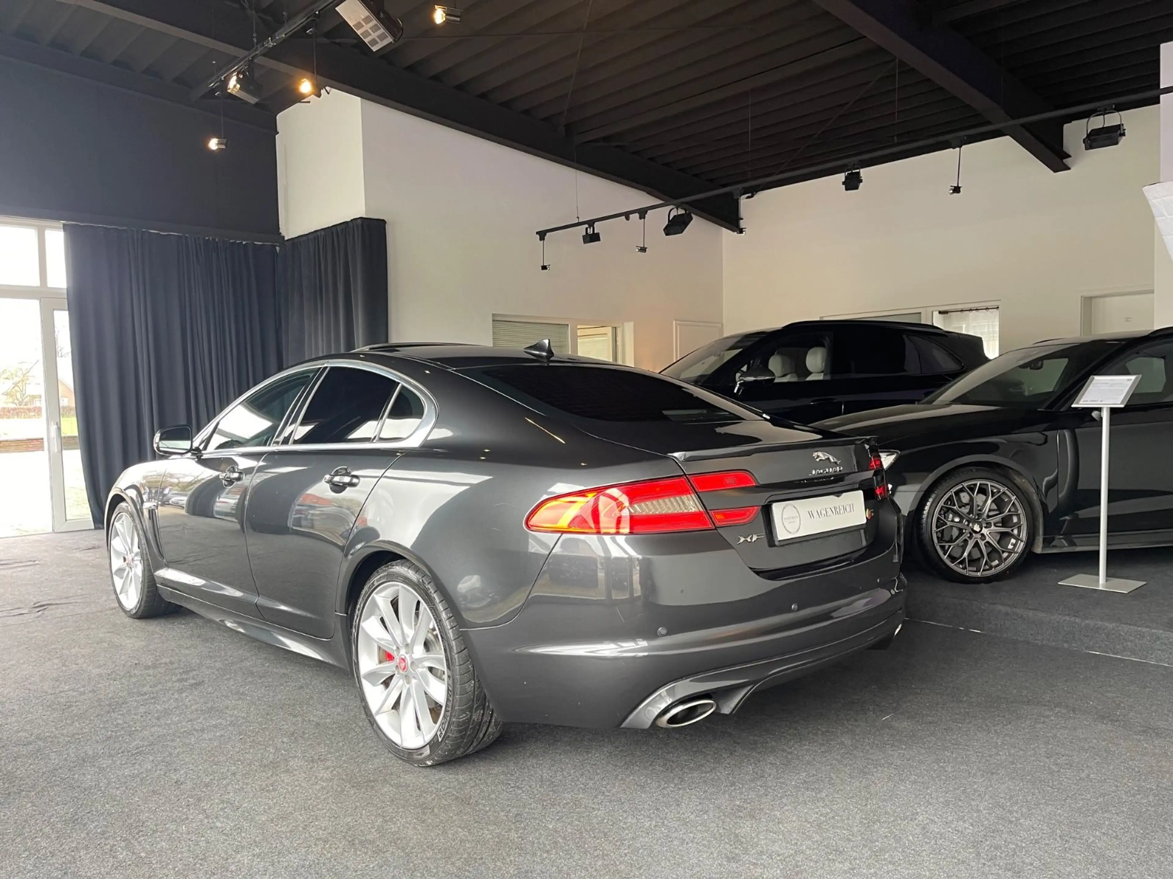 Jaguar XF 3.0 L V6 Diesel S — photo 3