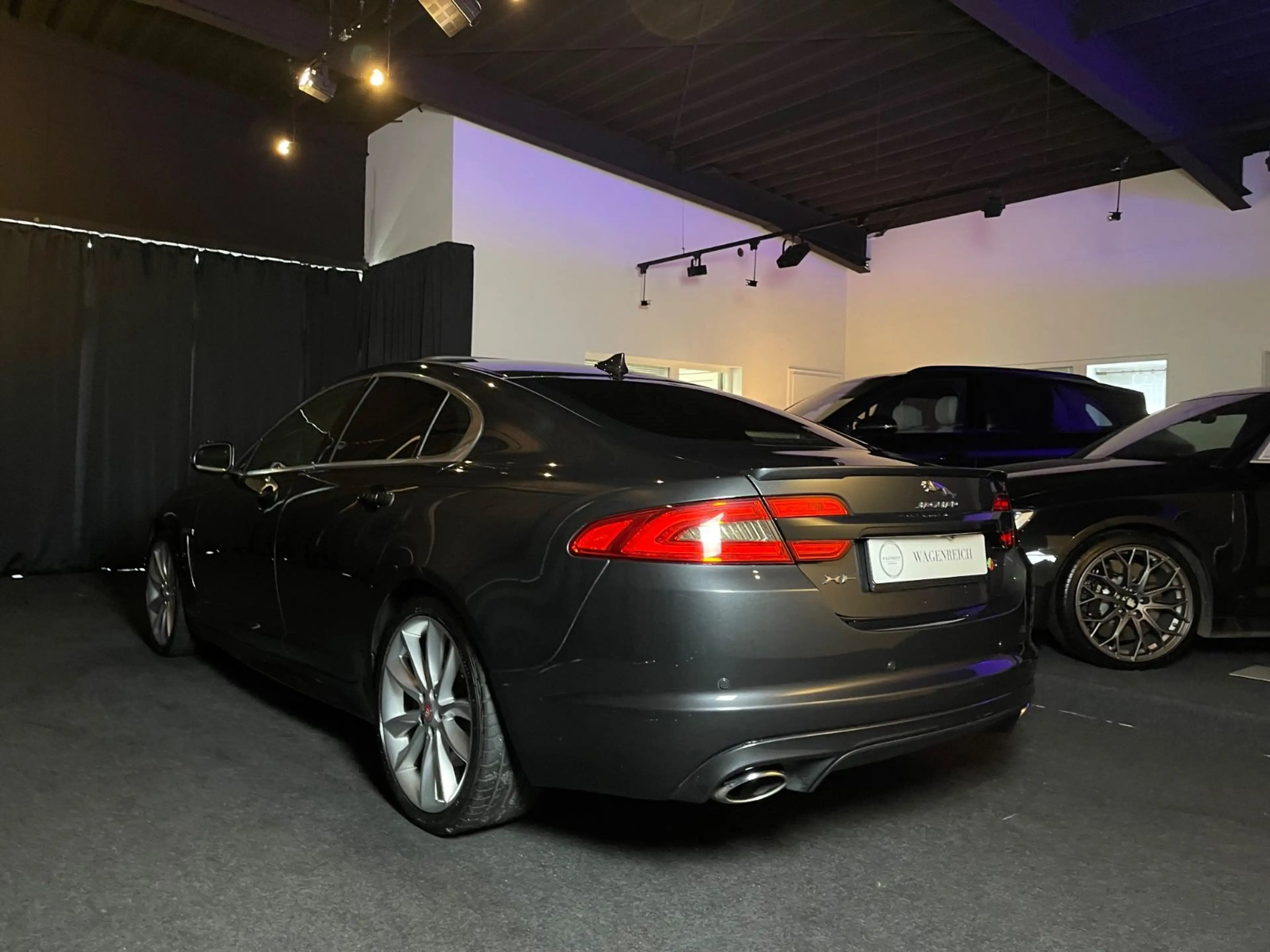 Jaguar XF 3.0 L V6 Diesel S — photo 14