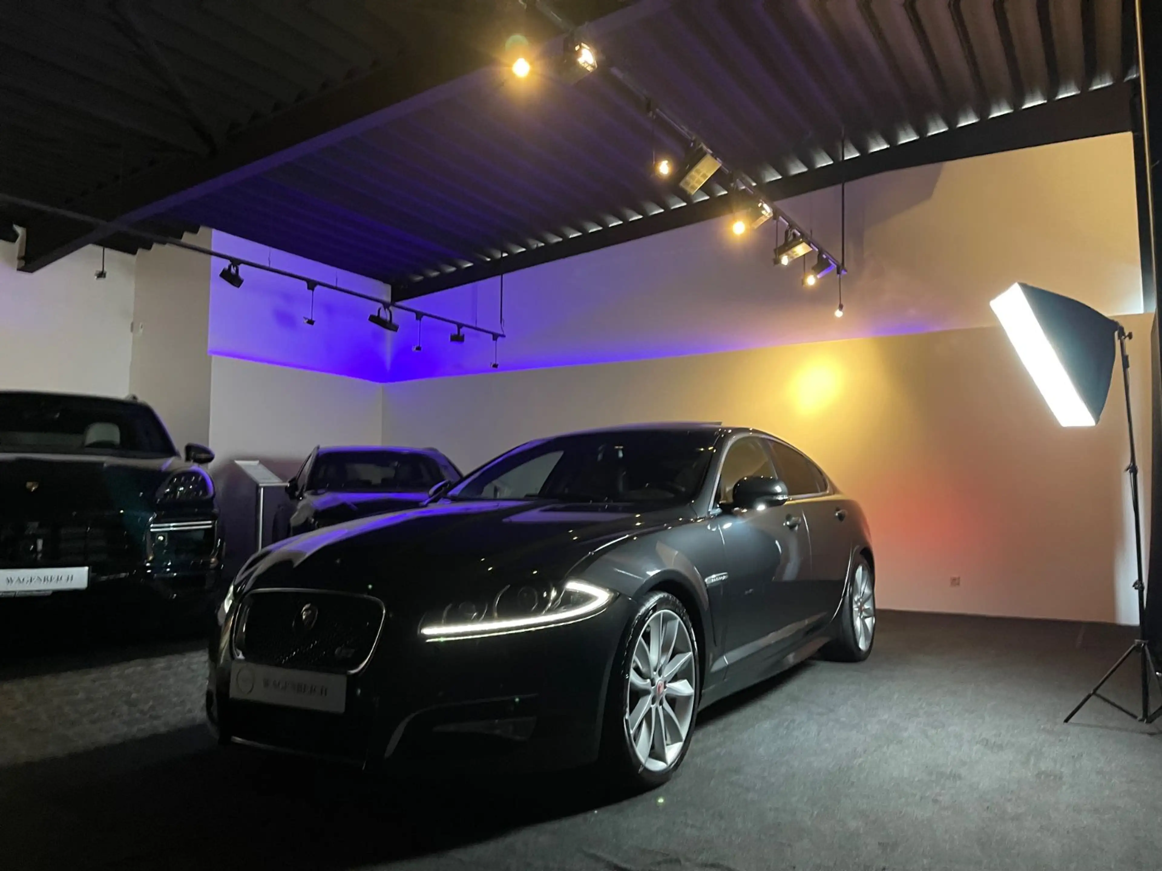 Jaguar XF 3.0 L V6 Diesel S — photo 13