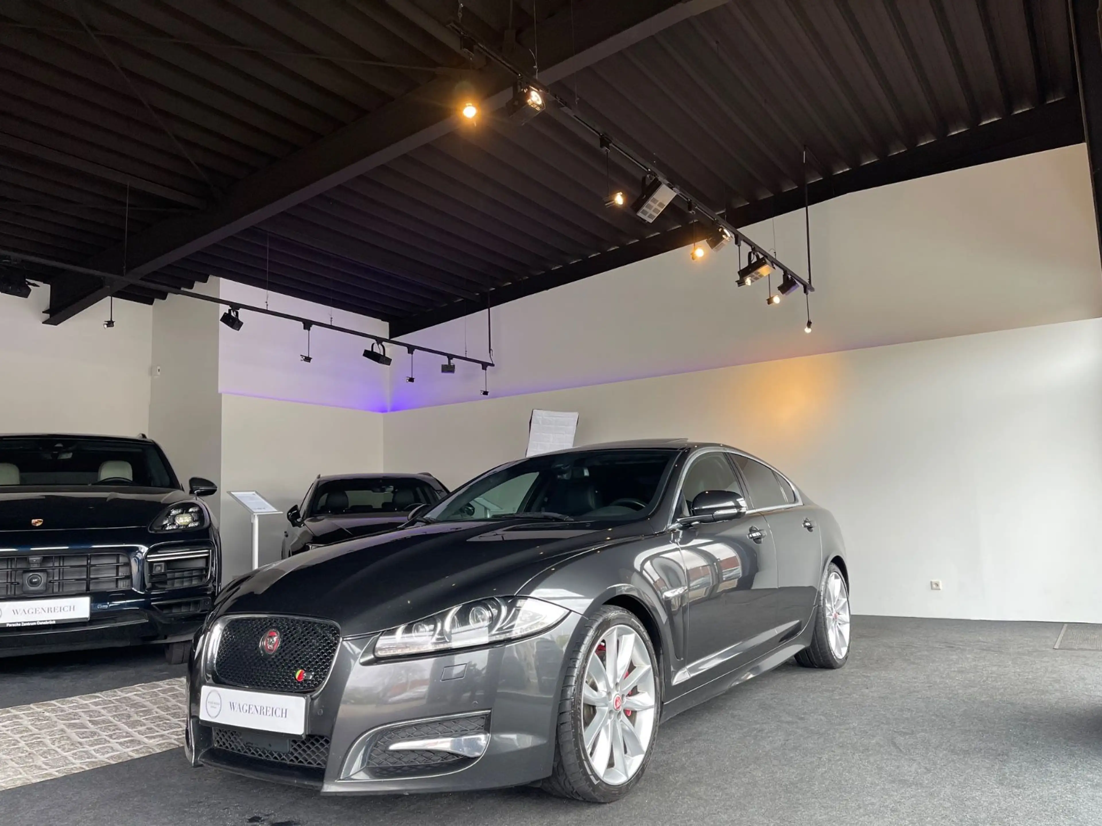 Jaguar XF 3.0 L V6 Diesel S — photo 2
