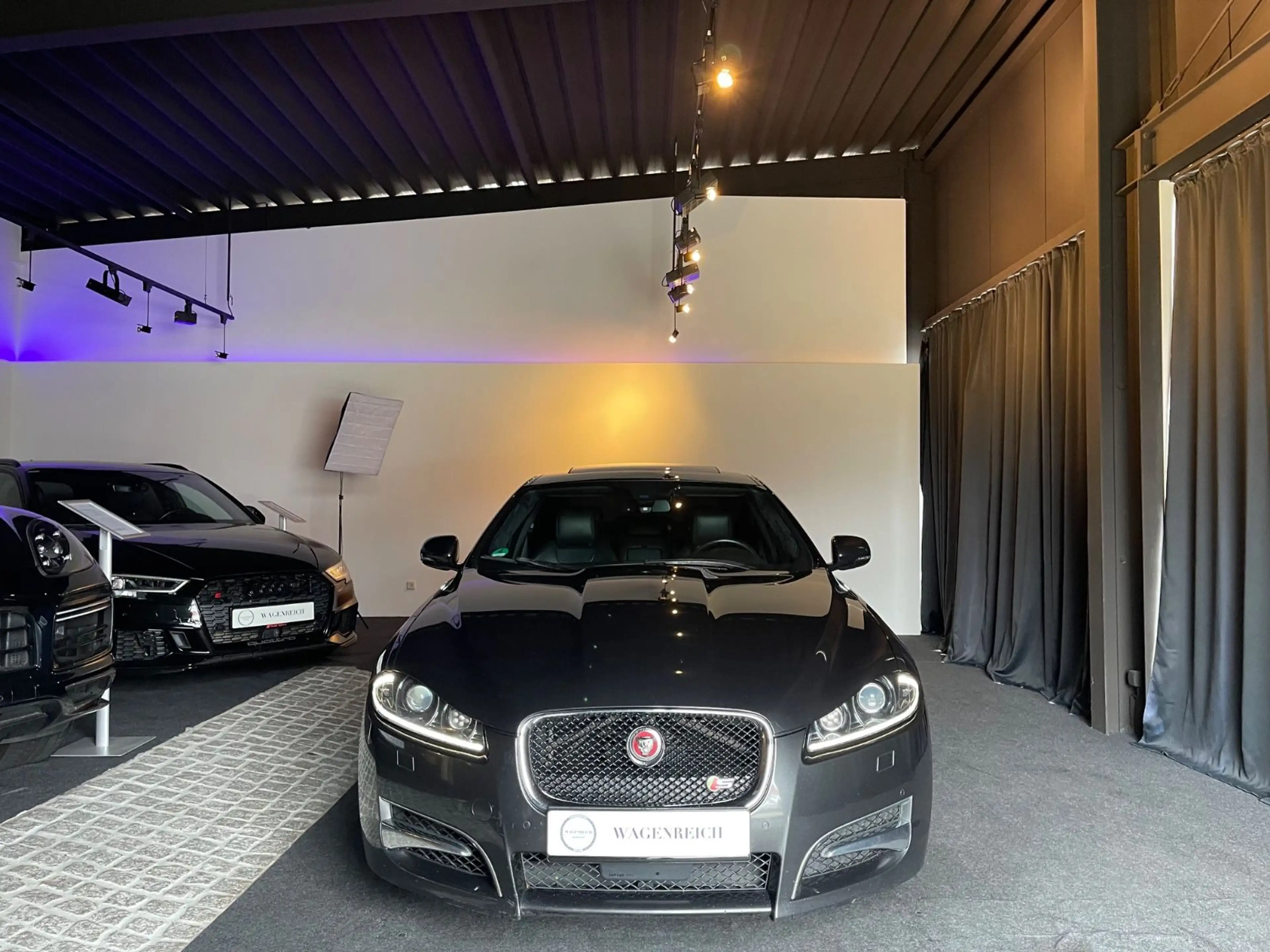 Jaguar XF 3.0 L V6 Diesel S — photo 12