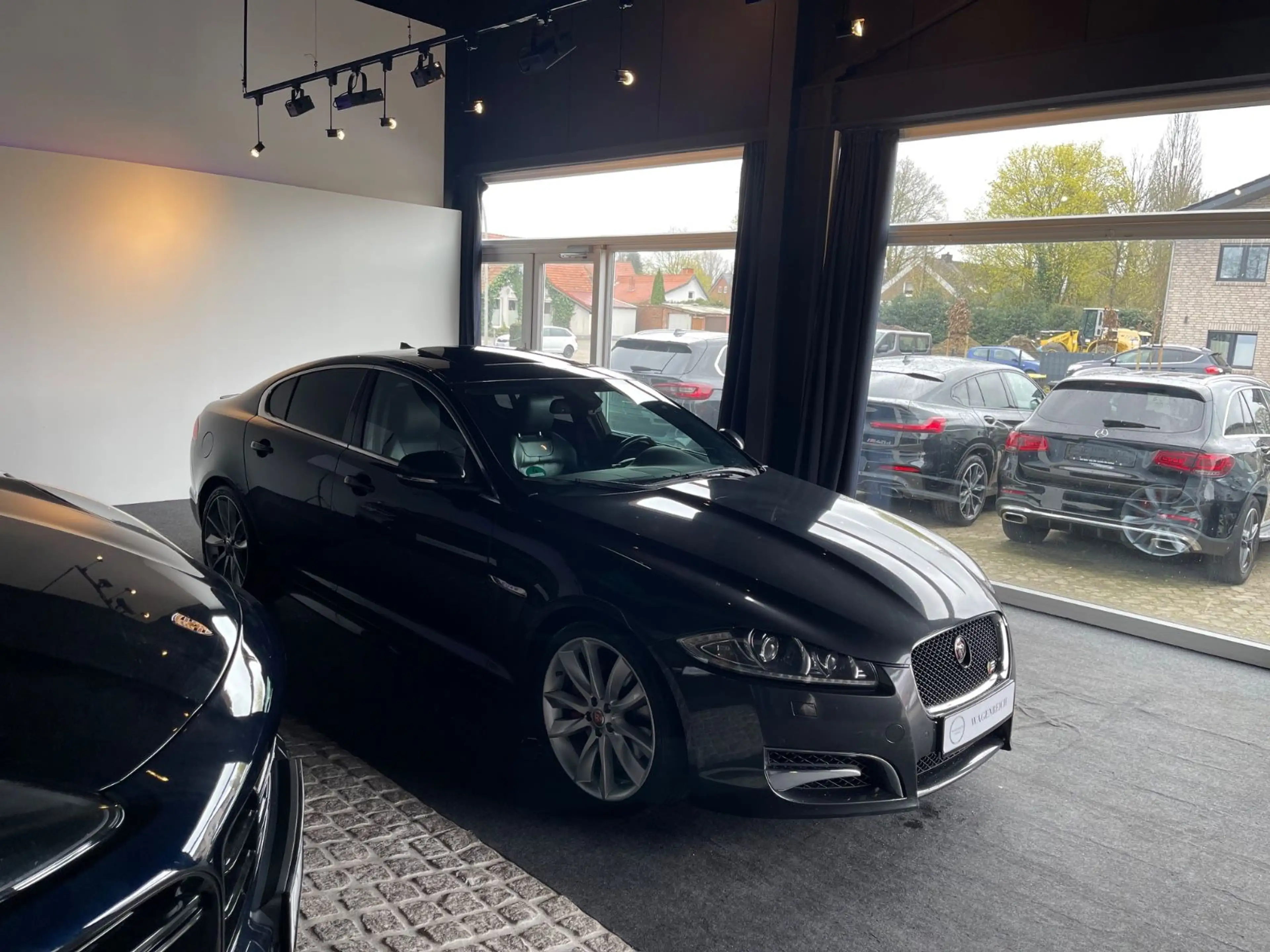 Jaguar XF 3.0 L V6 Diesel S — photo 4