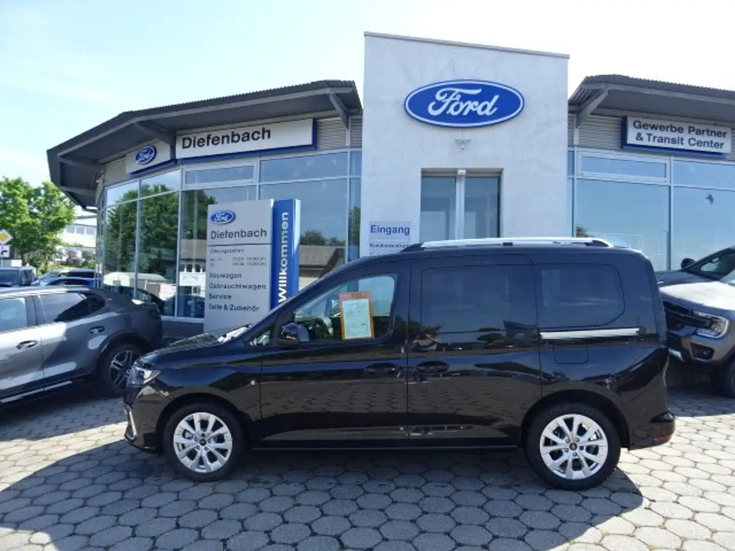 Ford Tourneo Connect 1.5 Ecoboost Automatik Titanium Noir - 1