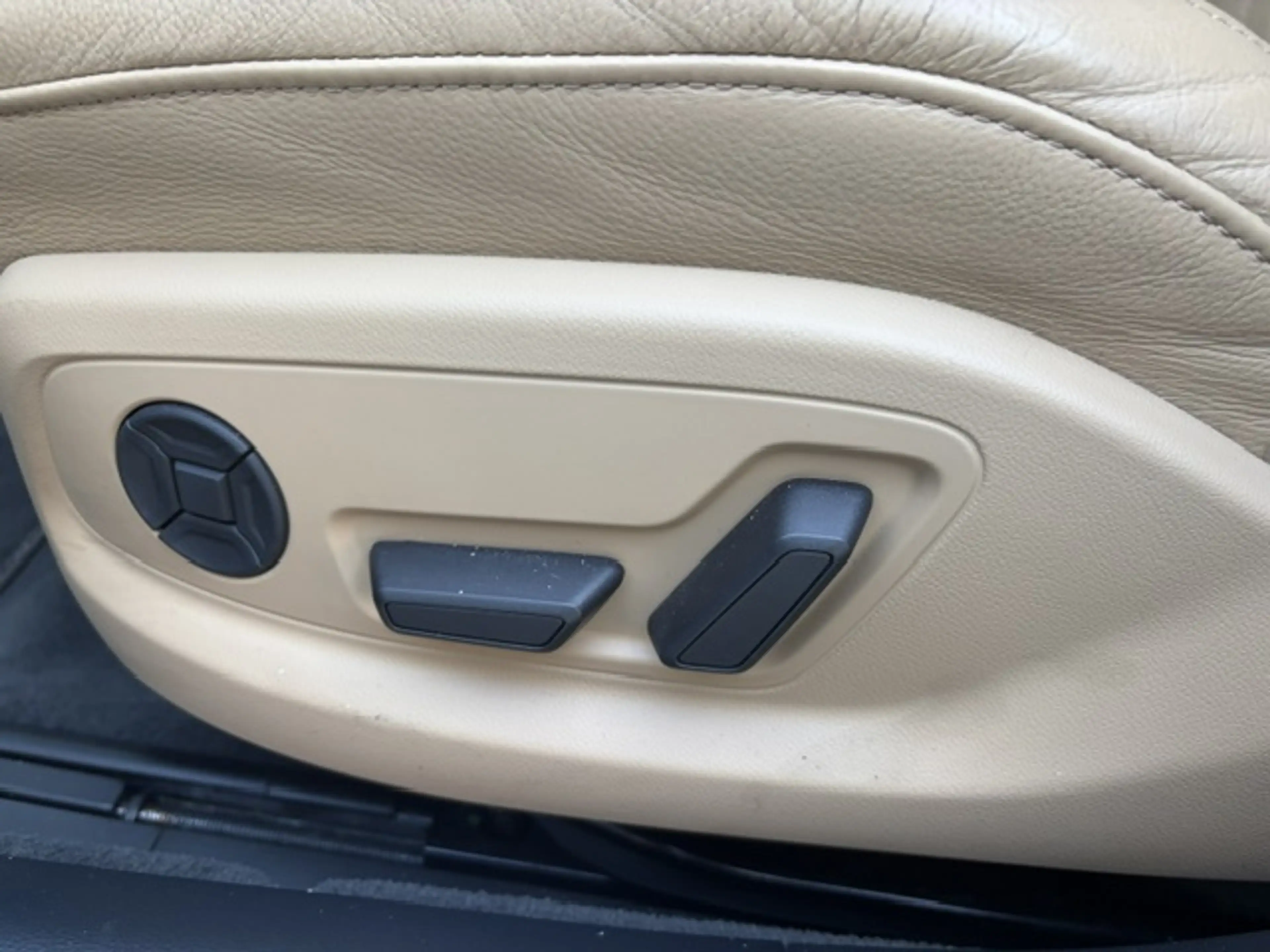 Audi A8 50 TDI quattro — photo 12
