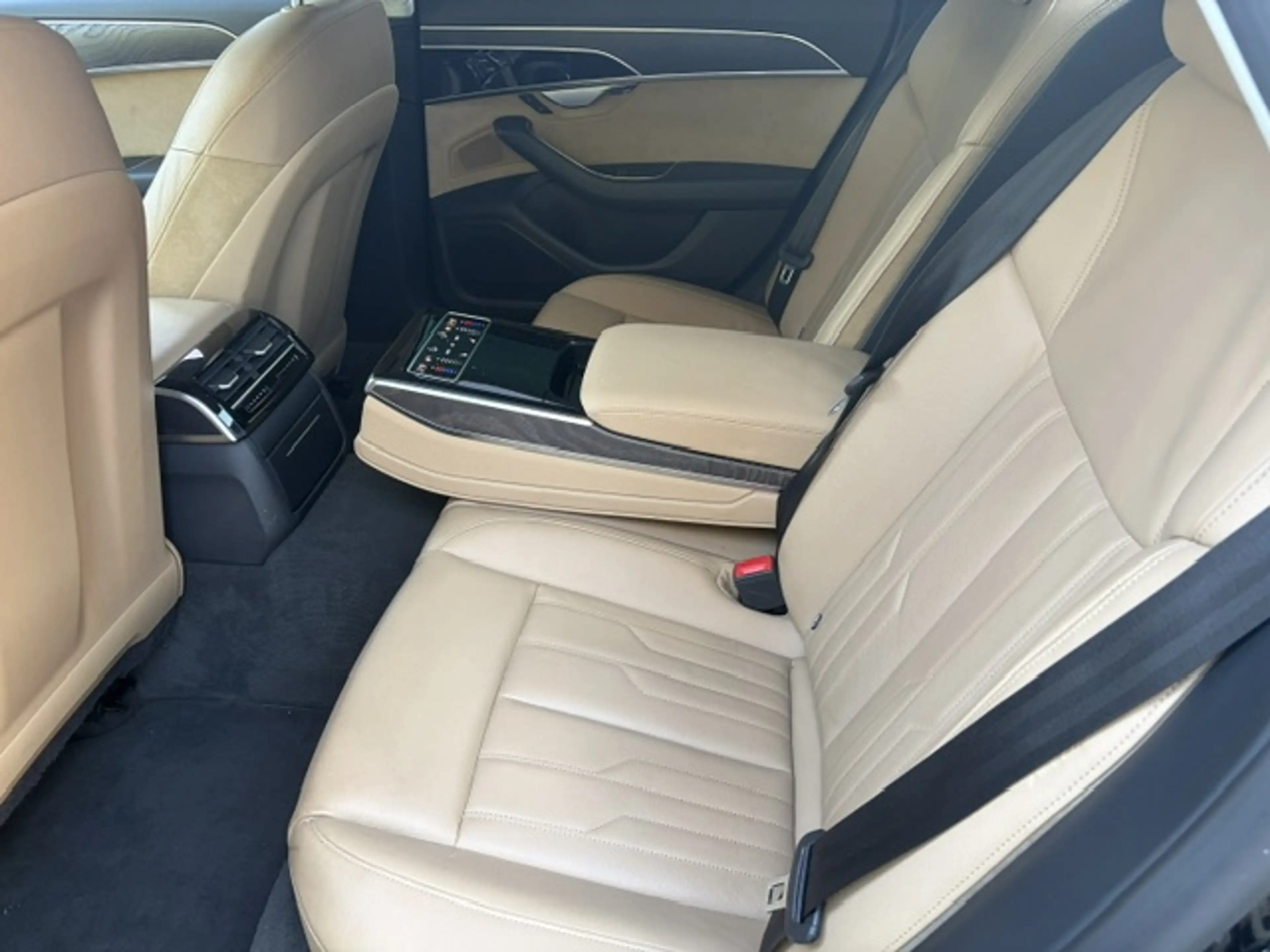 Audi A8 50 TDI quattro — photo 9