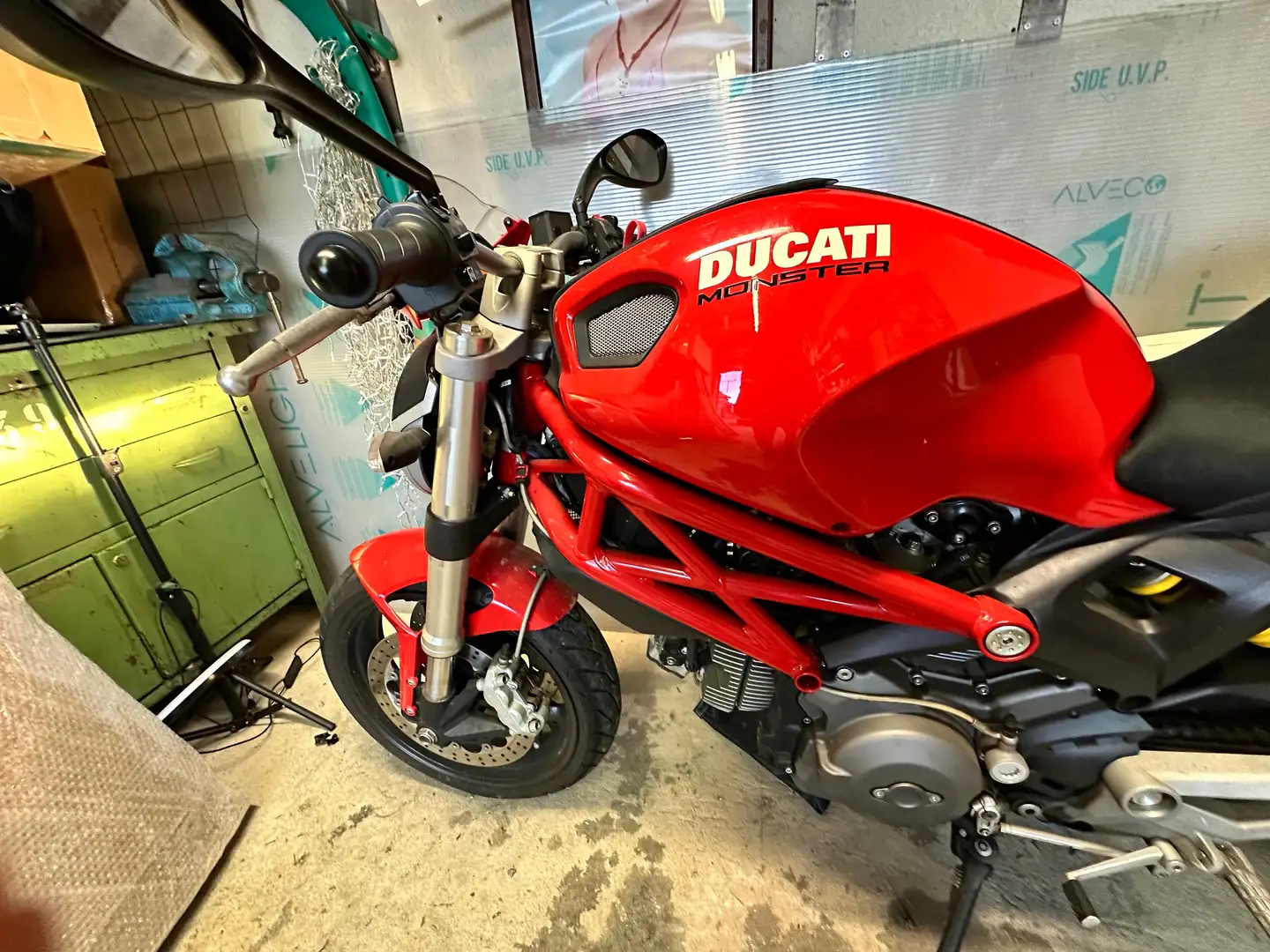 Ducati Monster 696 Plus Red - 2