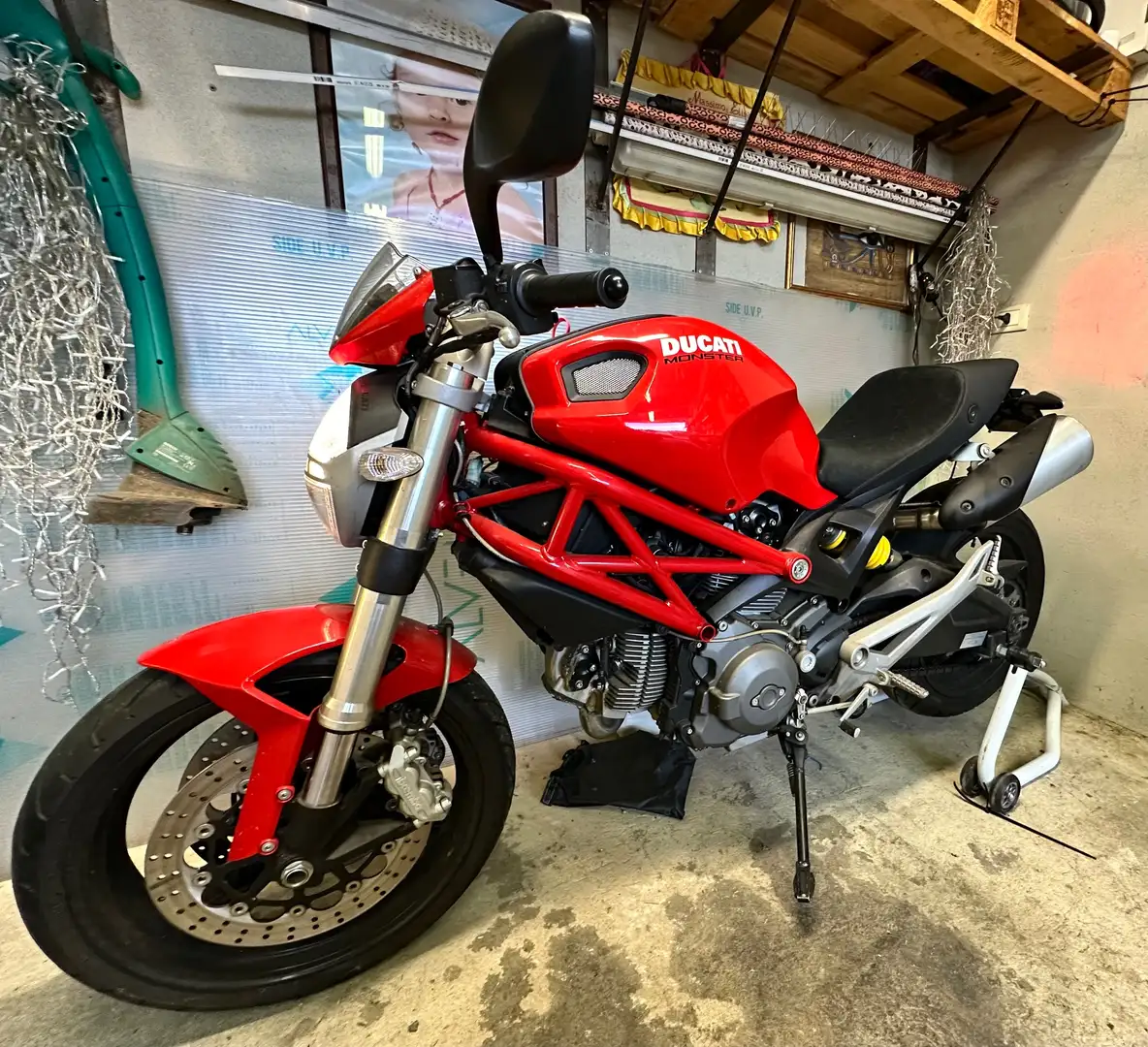 Ducati Monster 696 Plus Rot - 1