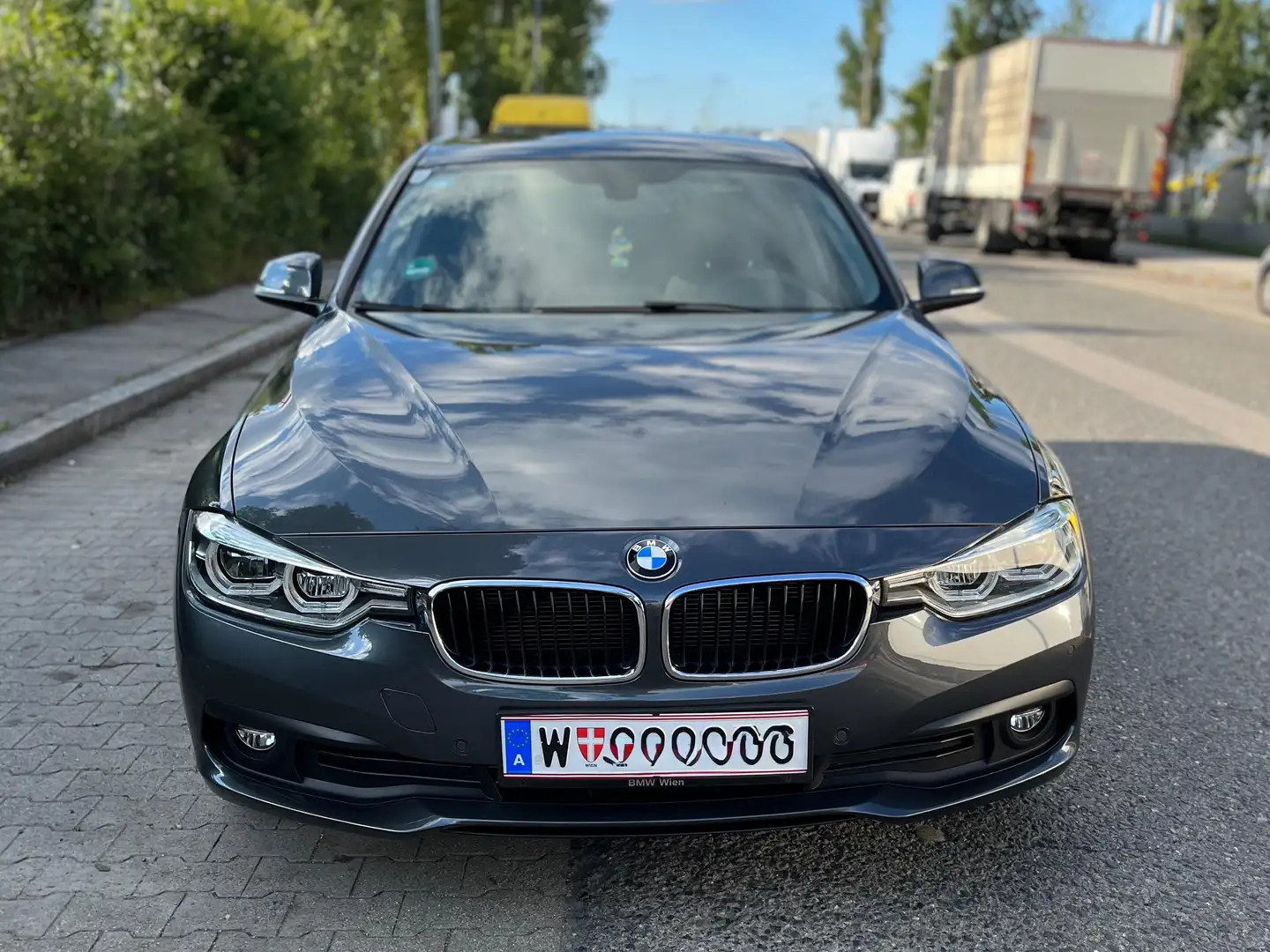 BMW 318 318d Grau - 1