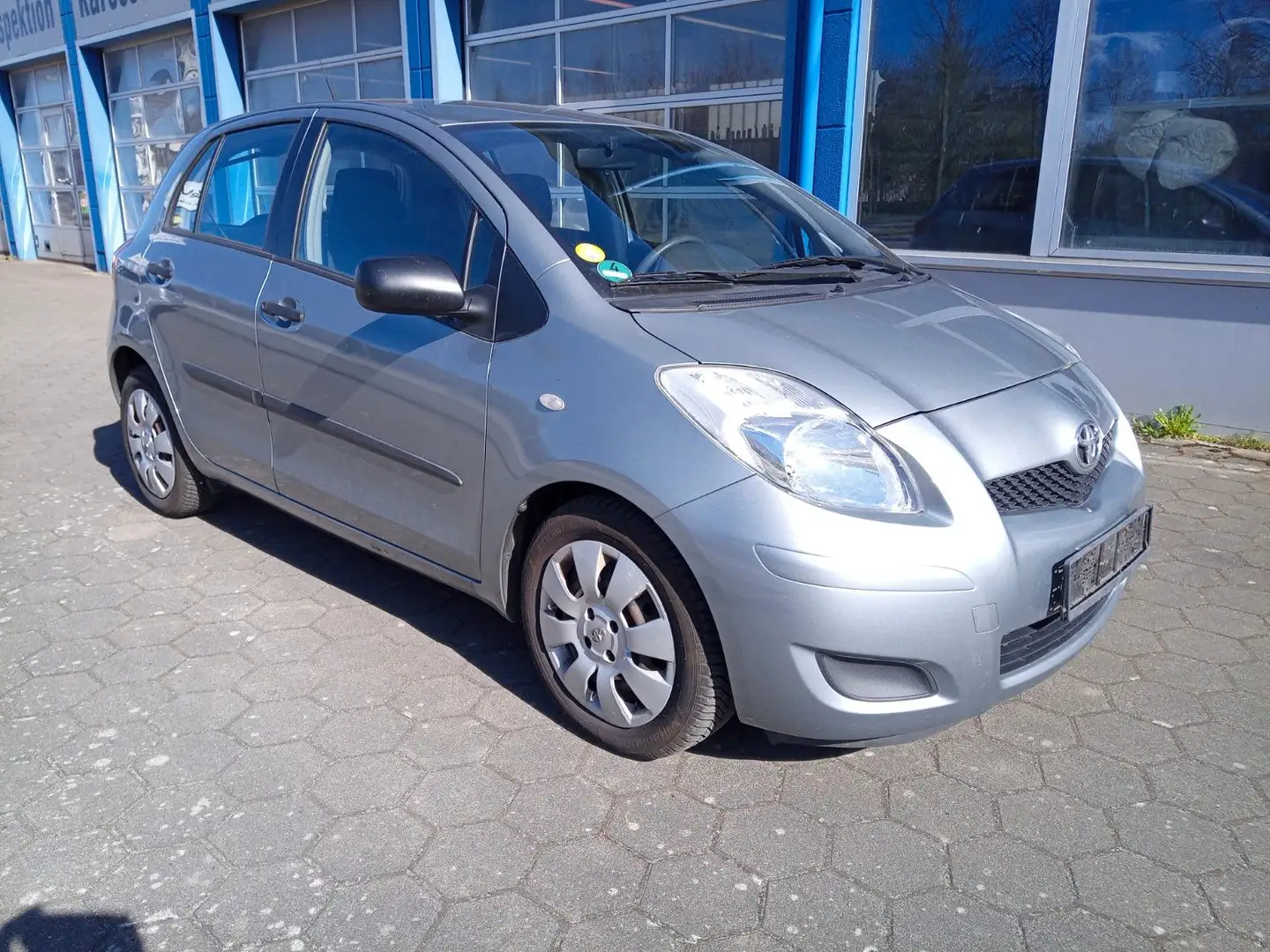 Toyota Yaris Cool/5 türig/AHK/HU neu Argent - 1