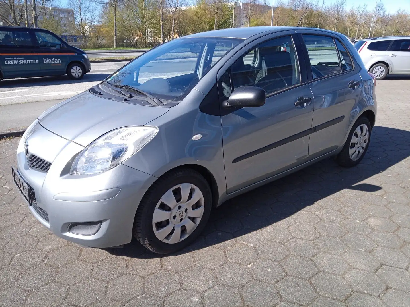 Toyota Yaris Cool/5 türig/AHK/HU neu Серебристый - 2