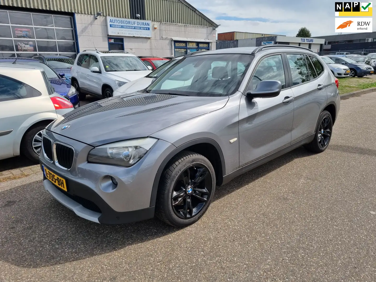 BMW X1 XDrive20i 184pk Automaat! Bj:2012 Grijs - 1